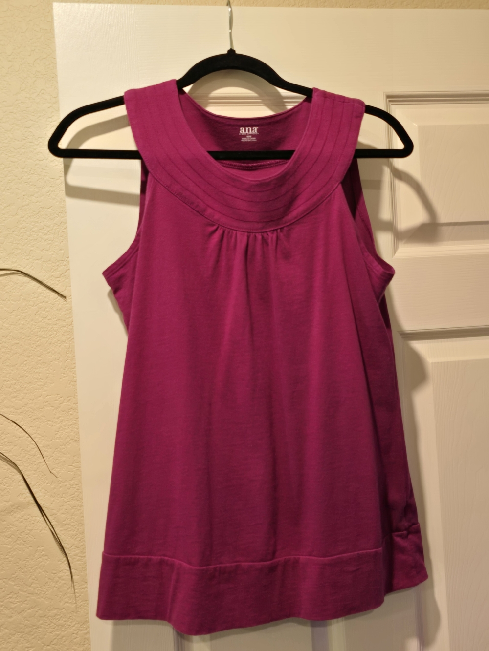 a.n.a Sleeveless Scoop Neck Tank Top - Plum
